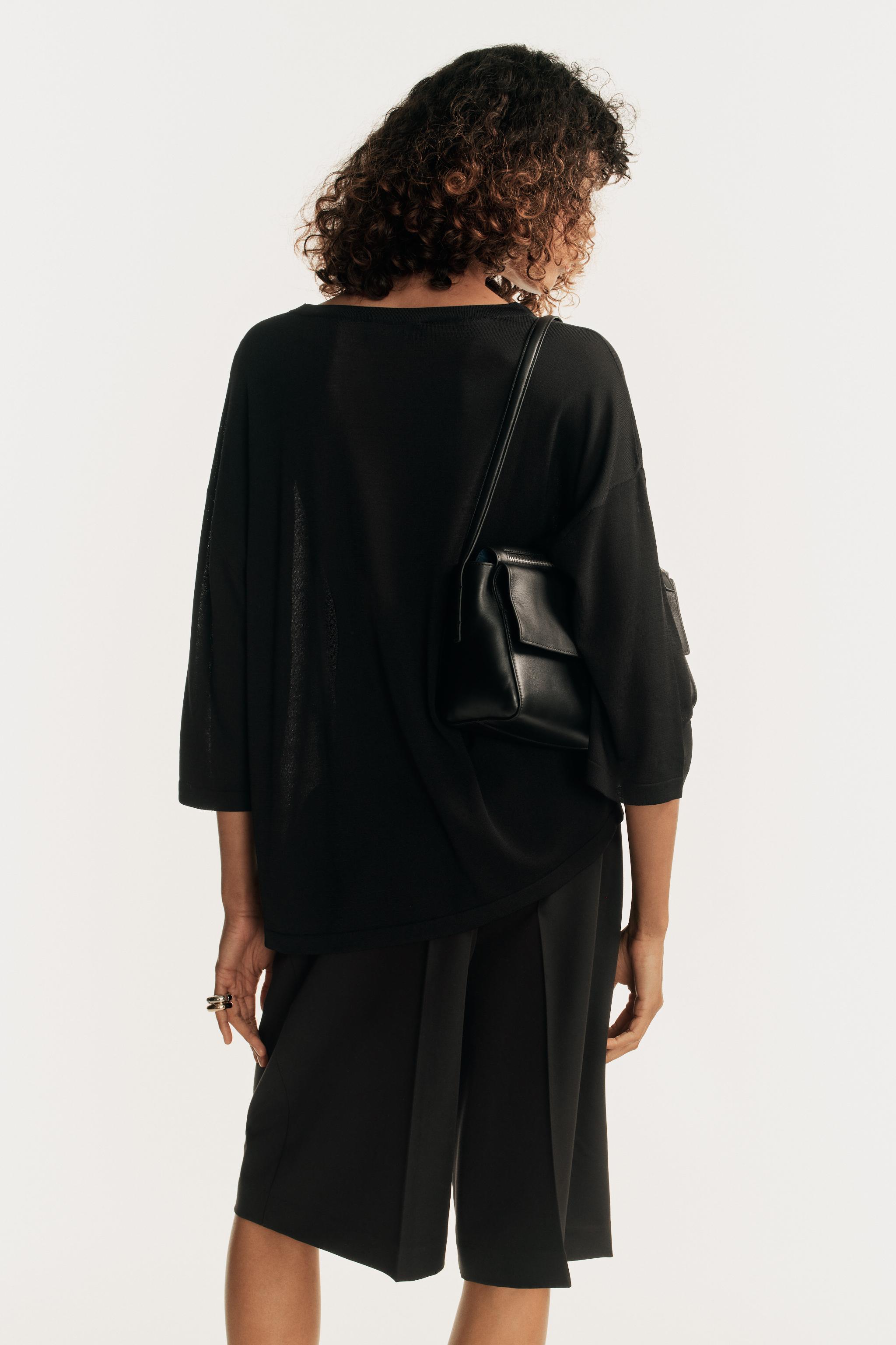 THREE-QUARTER SLEEVE KNIT TOP